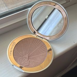 Limited Edition Charlotte Tilbury Hollywood Superstar Glow Highlighter